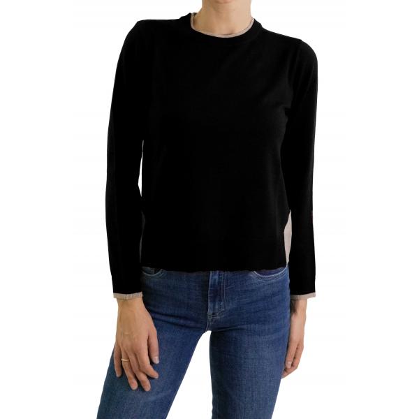 Maglione girocollo tinta unita con contrasti di colore 